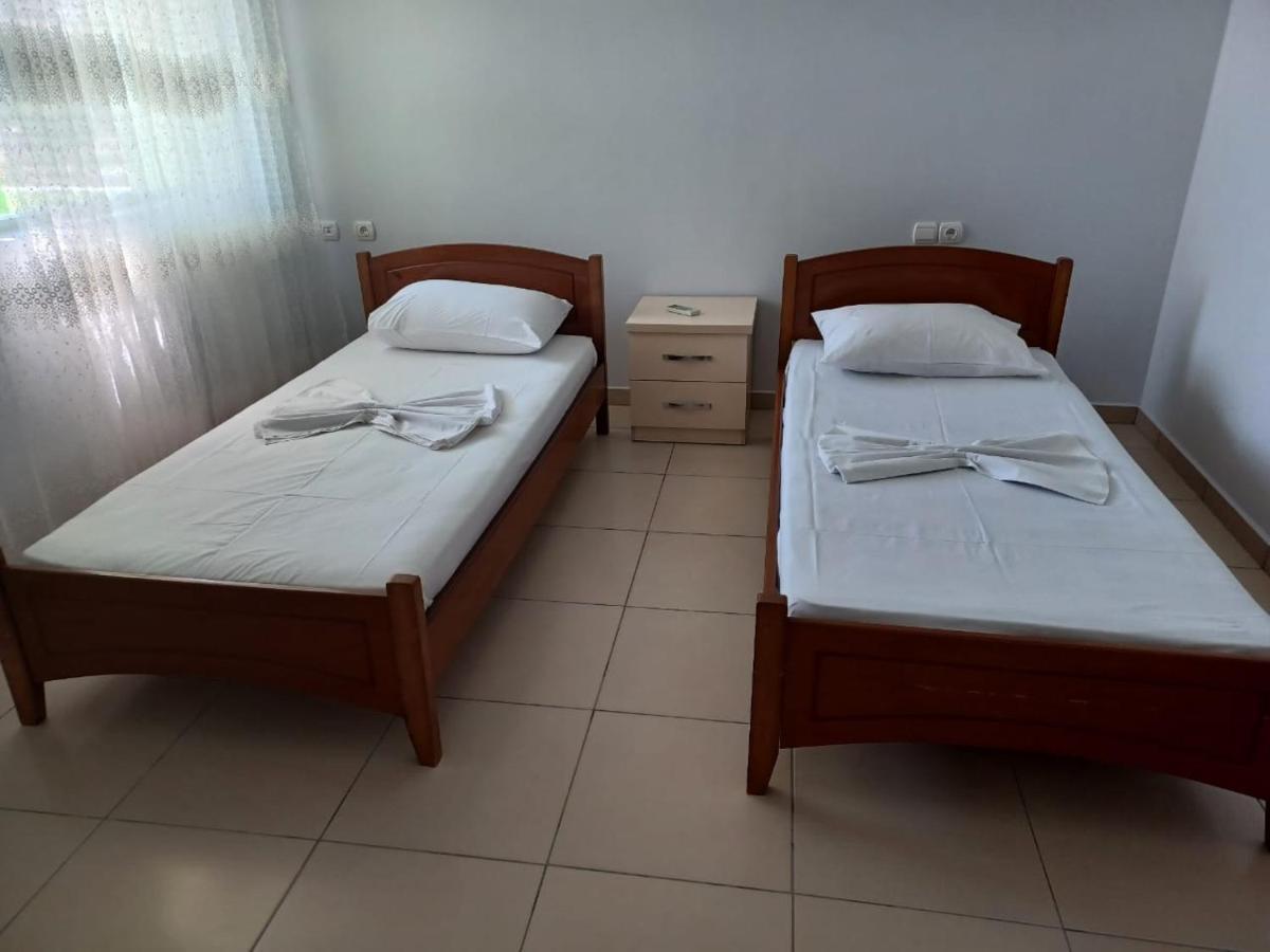 סרנדה Apartamente Gleni מראה חיצוני תמונה