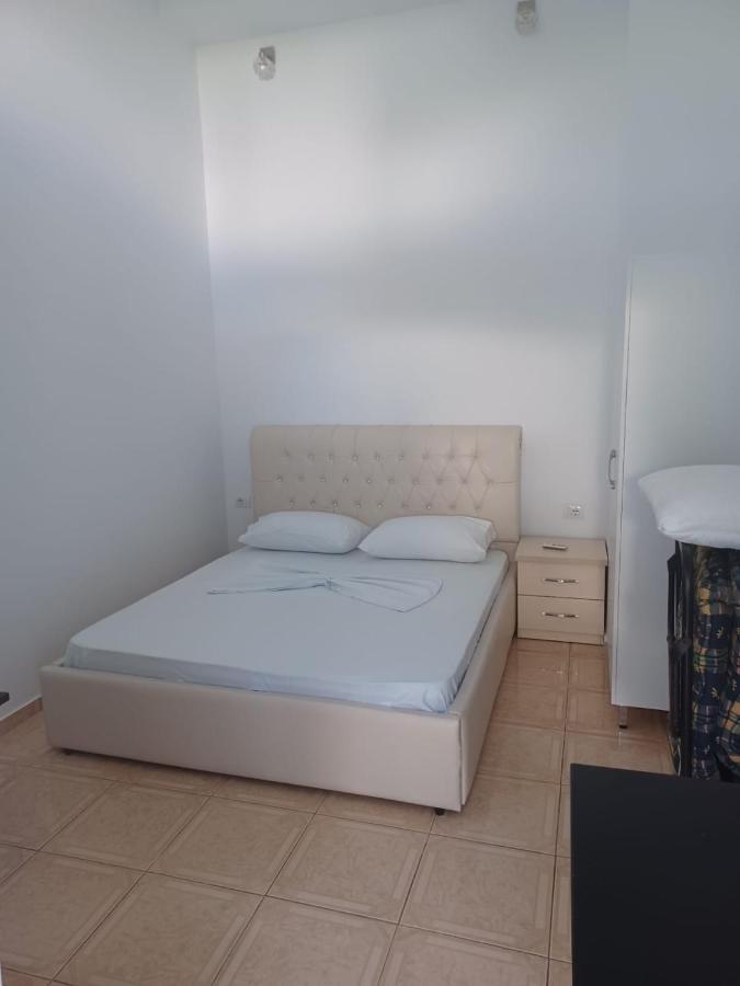 סרנדה Apartamente Gleni מראה חיצוני תמונה
