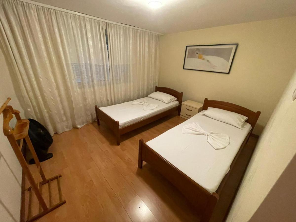סרנדה Apartamente Gleni מראה חיצוני תמונה