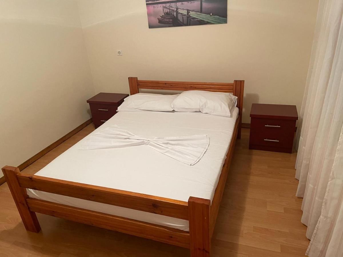 סרנדה Apartamente Gleni מראה חיצוני תמונה